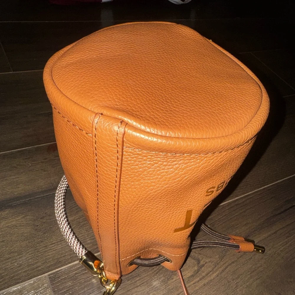 Marc Jacobs Caramel Brown Pebbled Leather Bucket Crossbody Bag - Picture 8 of 8